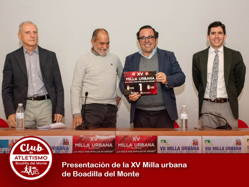 Presentación de la XV Milla urbana de Boadilla del Monte. De izquierda a derecha: vicepresidente y presidente del Club, alcalde y teniente de alcalde de la localidad.